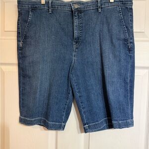 Ralph LaurenWomen’s Long Denim Shorts in Blue - Classic Casual Style size 16